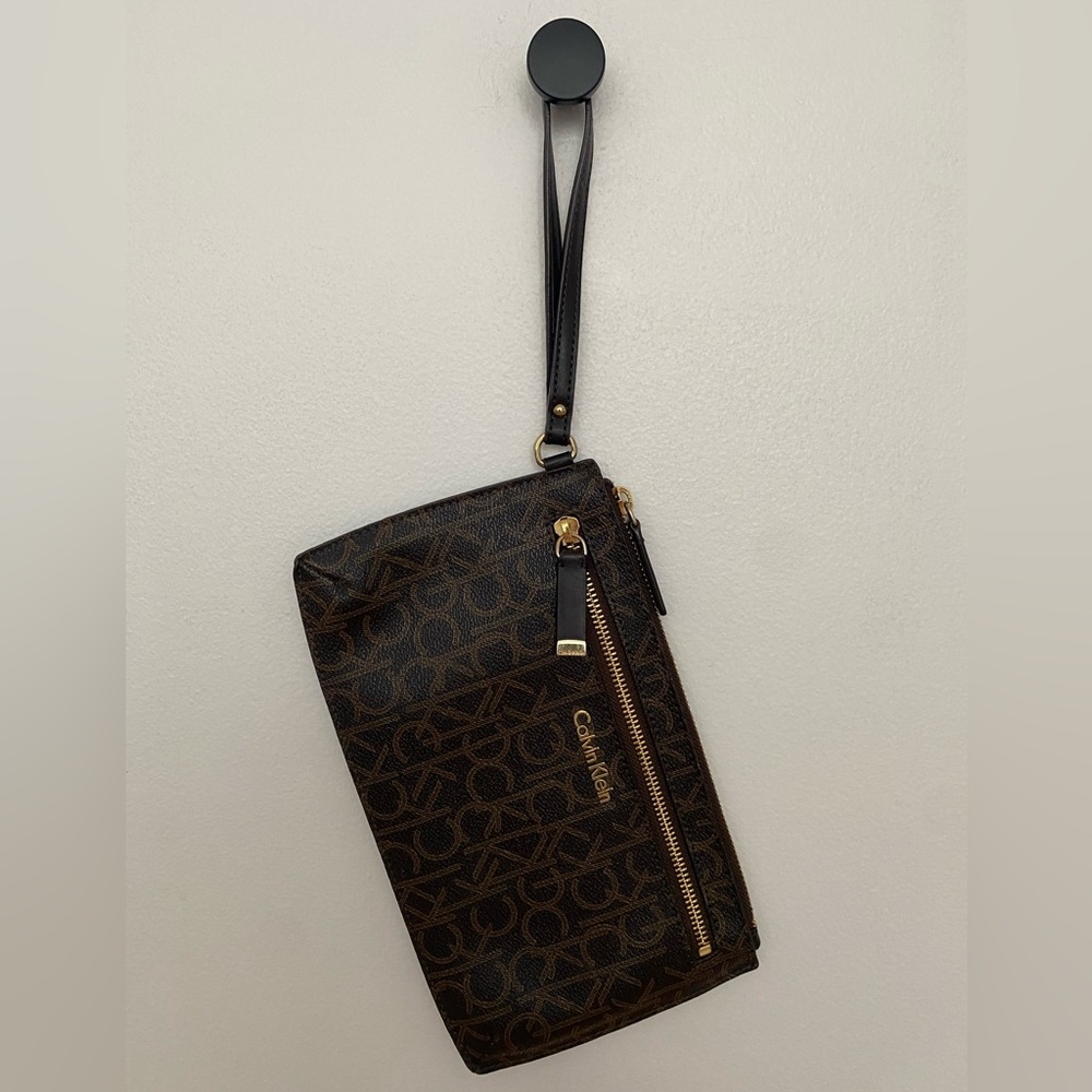 Calvin Klein - Leather Wristlet In Signature Ck Design